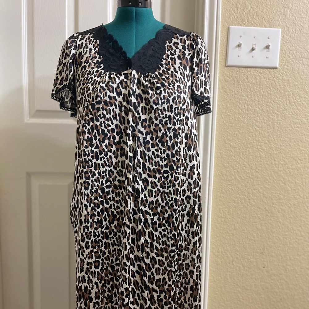 Vanity Fair Ladies Nightwear.